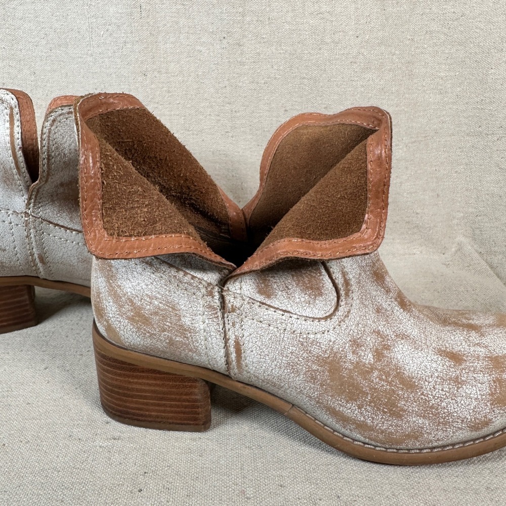 Diba True Walnut Grove White Distressed Crackle Leather Western Ankle Boots 9 - Picture 5 of 9
